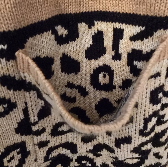 Women's Allie & Rob animal print deep pockets cardigan size Lg - Picture 6 of 9